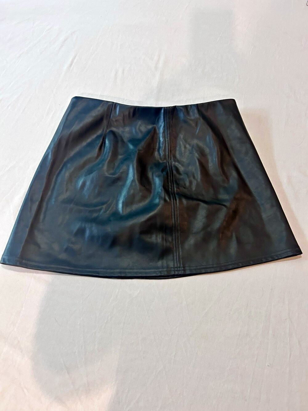 SO Women's Black Faux Leather Mini Skirt, Size L, Zip Closure, Zipper Accent